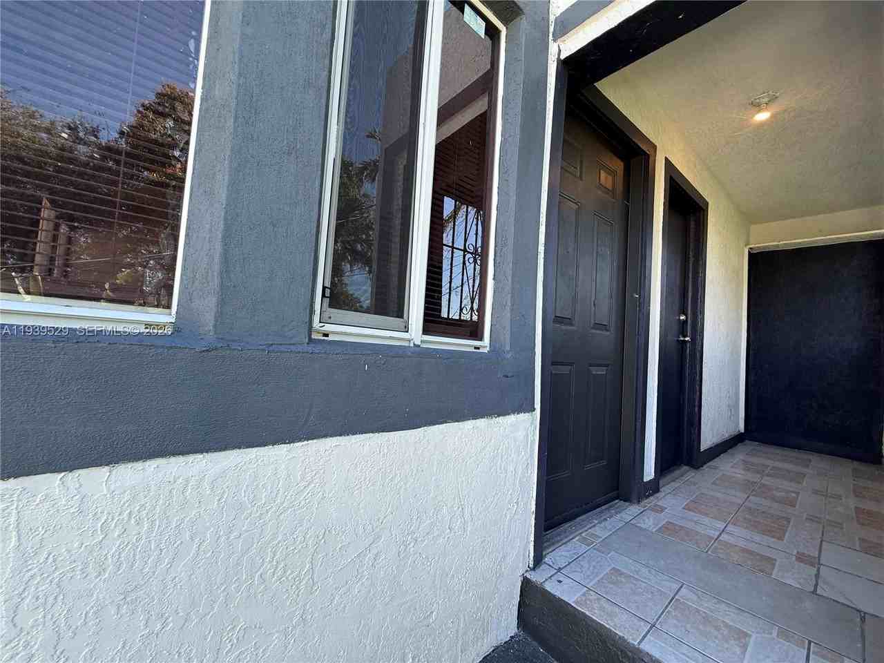 22 Ne 51st St #22-2 - Photo 6 of 14