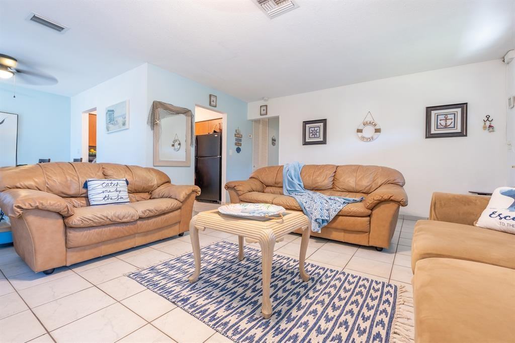 813 Nw 12th Ave #813 - Photo 2 of 26