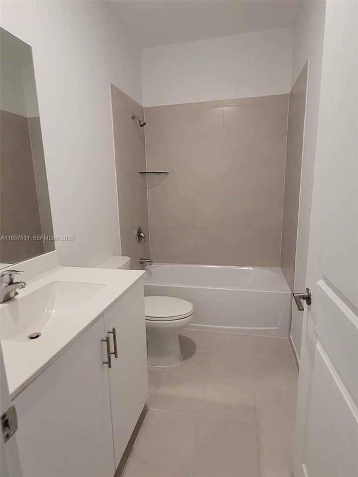 2685 Se 13th St #2685 - Photo 2 of 18