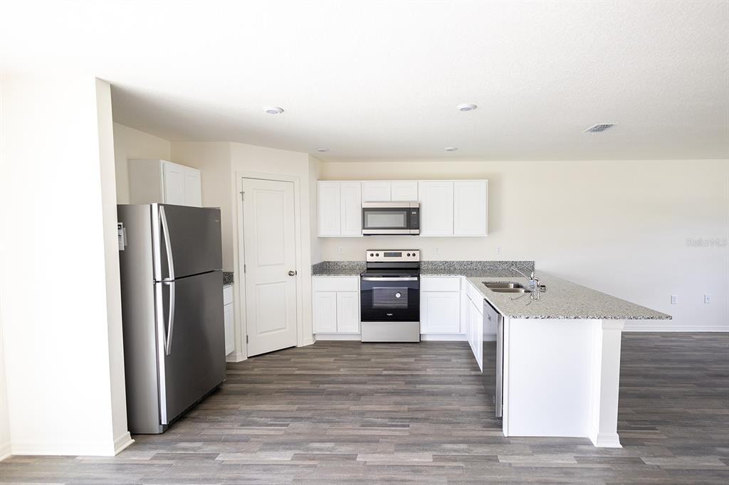 737 Hillview Loop #737 - Photo 5 of 18