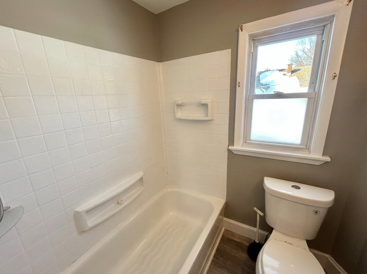 317 Madison Ave #1 - Photo 4 of 10