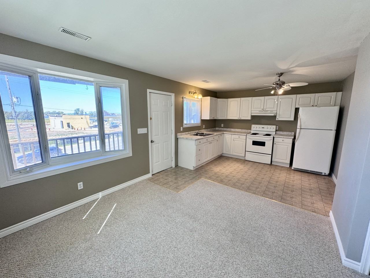 1011 Front Rd - Photo 3 of 16