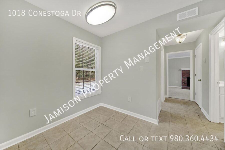 1018 Conestoga Dr - Photo 5 of 24