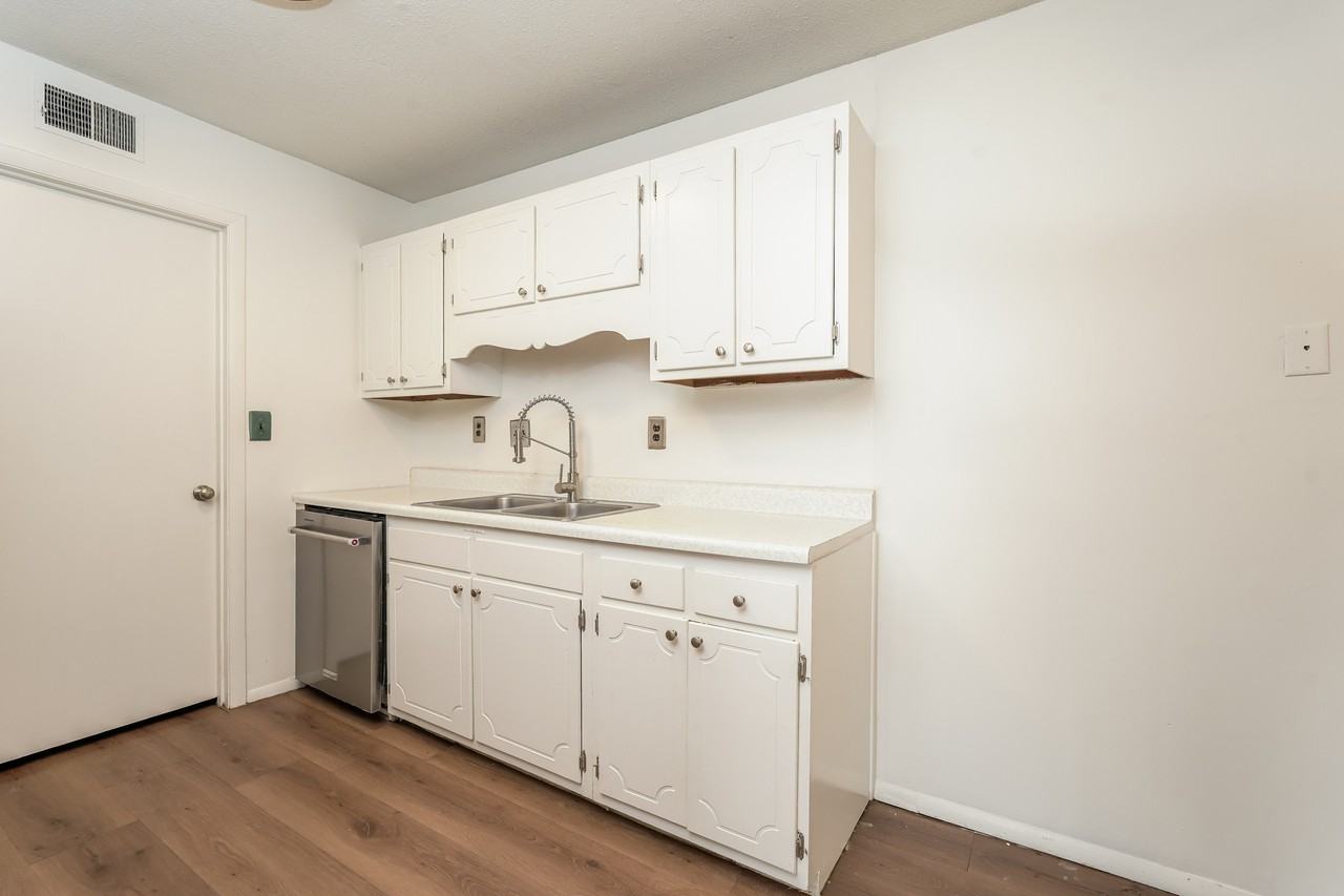 2205 Sunderland Rd #115D - Photo 7 of 10