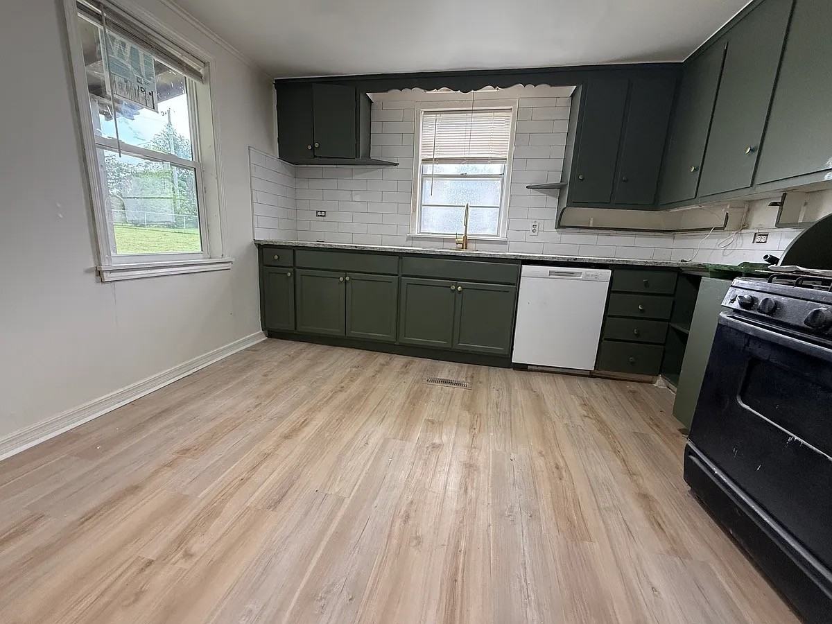 810 N 12th St - Photo 3 of 12