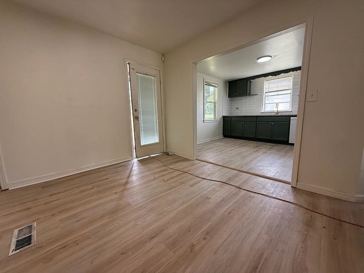 810 N 12th St - Photo 6 of 12