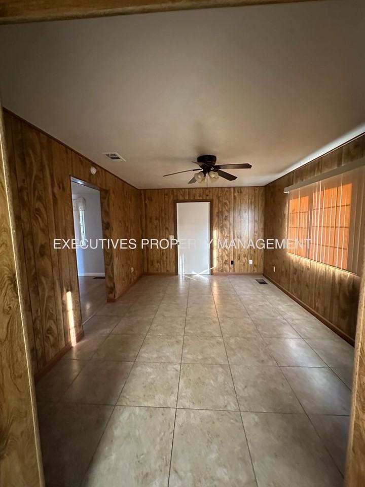 3220 Dakota St - Photo 5 of 17