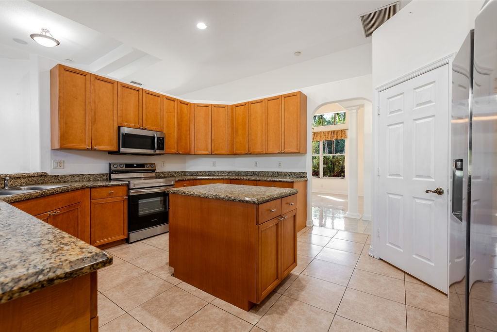 13577 52nd Ct N #1 - Photo 7 of 37