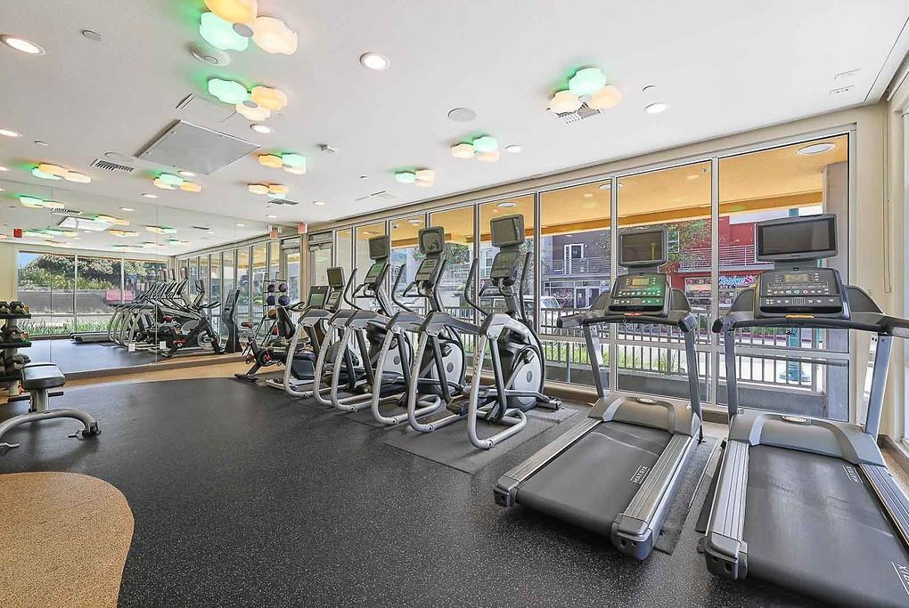 Emme - Photo 7 of 50