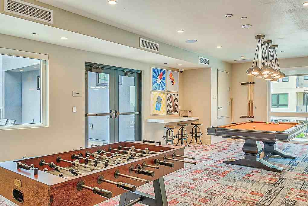 Silver - Photo 7 of 50