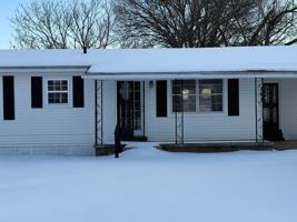 featured image of 210 Laurison St #1