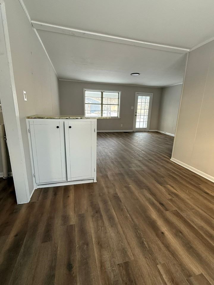 210 Laurison St #1 - Photo 4 of 21