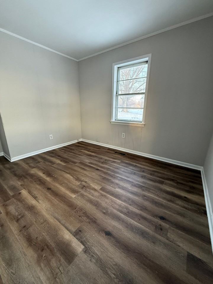 210 Laurison St #1 - Photo 5 of 21