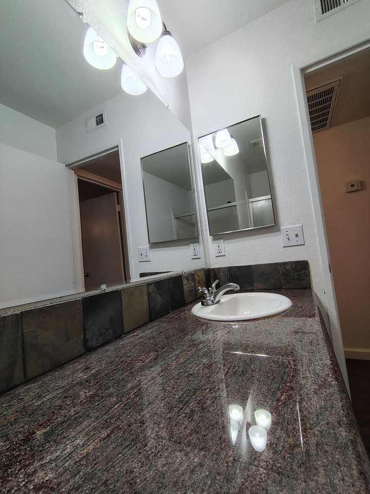 3913 Manor St, Bakersfield, CA 93308 — Stylish & Comfortable Living in Oildale - Photo 2 of 27