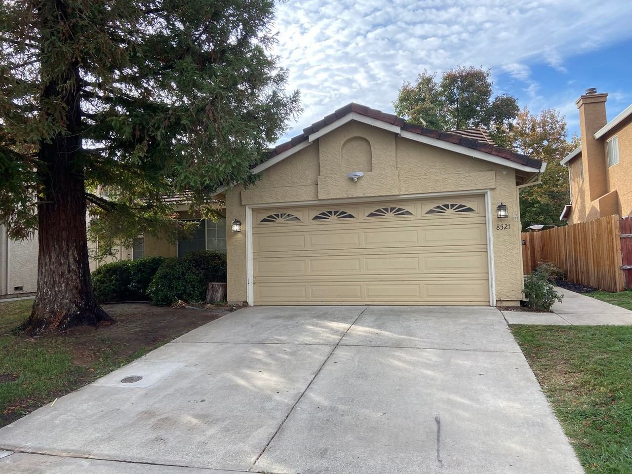 8521 Oakenshield Cir - Photo 2 of 14