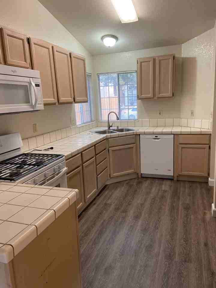 8521 Oakenshield Cir - Photo 4 of 14