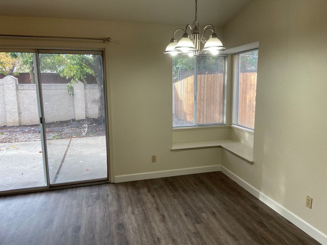 8521 Oakenshield Cir - Photo 5 of 14