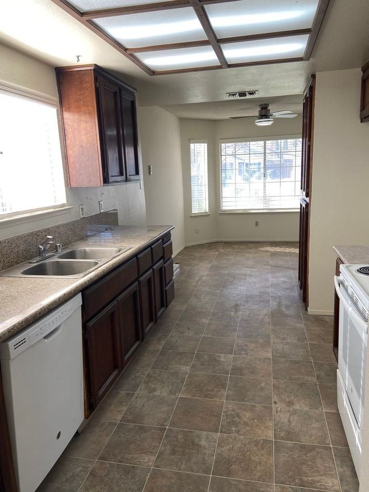 7158 Predial Way - Photo 6 of 20