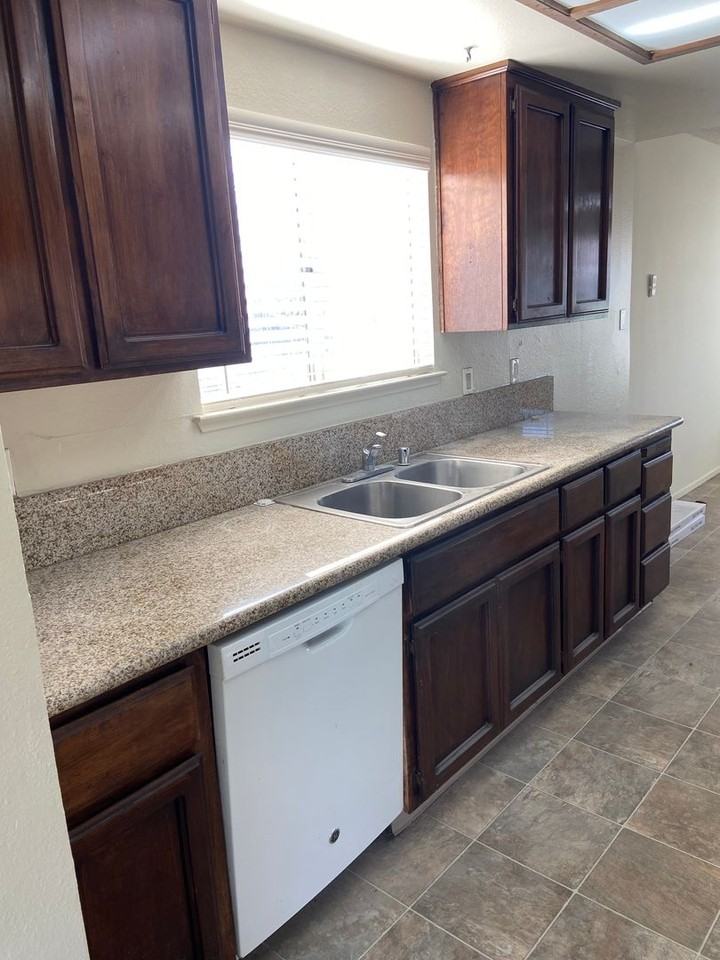 7158 Predial Way - Photo 7 of 20