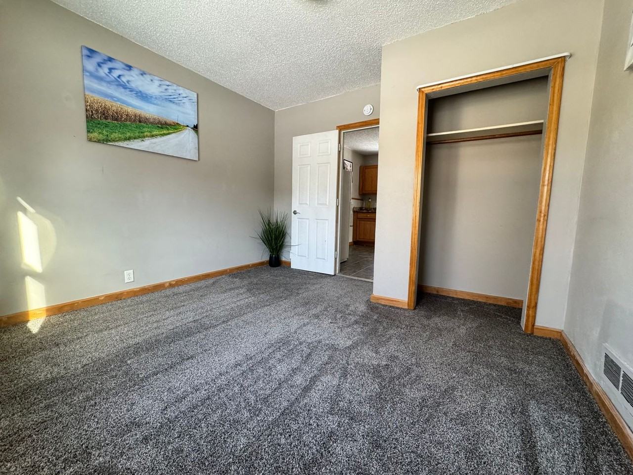 418 Hartman Ave - Photo 7 of 26