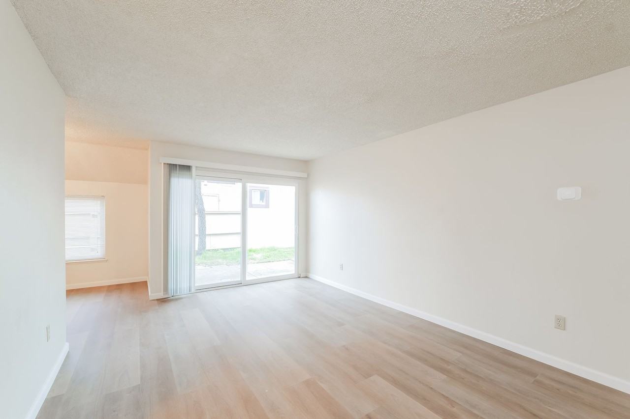 1970 Knolls Dr - Photo 3 of 28