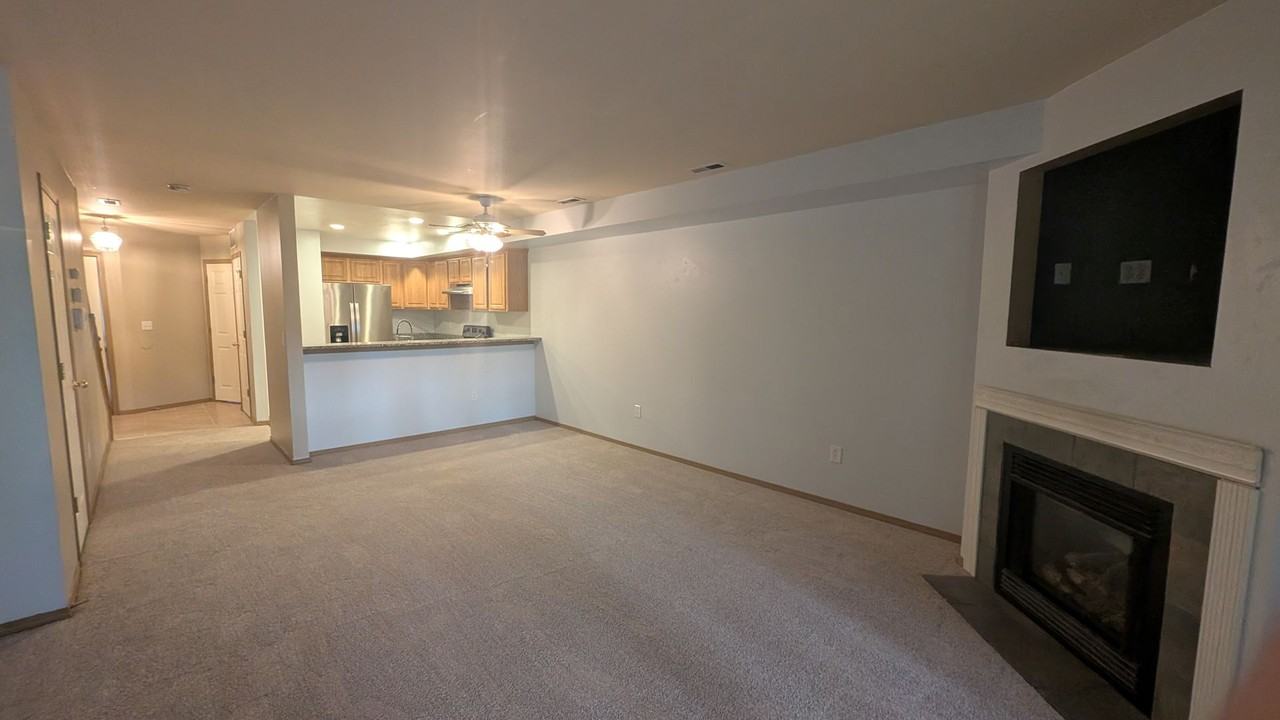 2024 104th St Sw #B - Photo 5 of 36