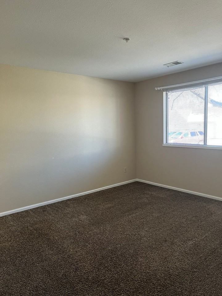 4895 Twin Lakes Rd #2 - Photo 4 of 15