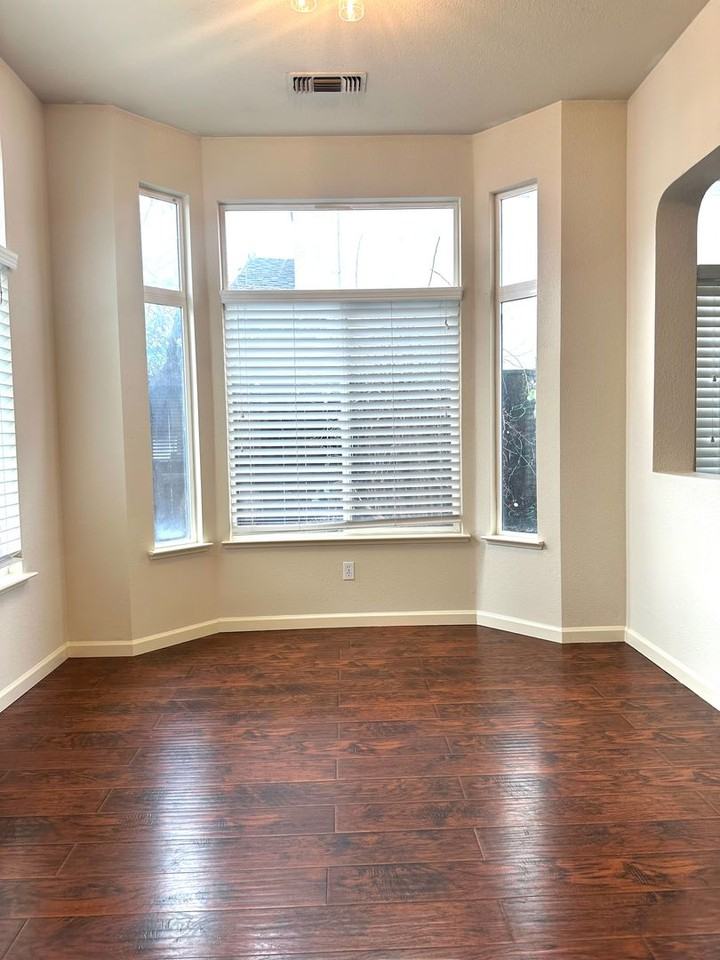 238 Westbury Ln - Photo 7 of 35