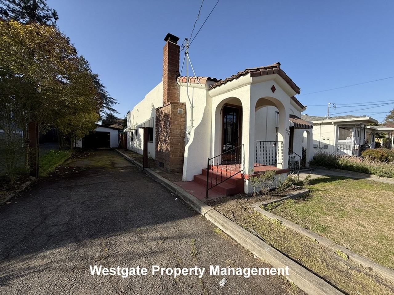 626 E St - Photo 2 of 17