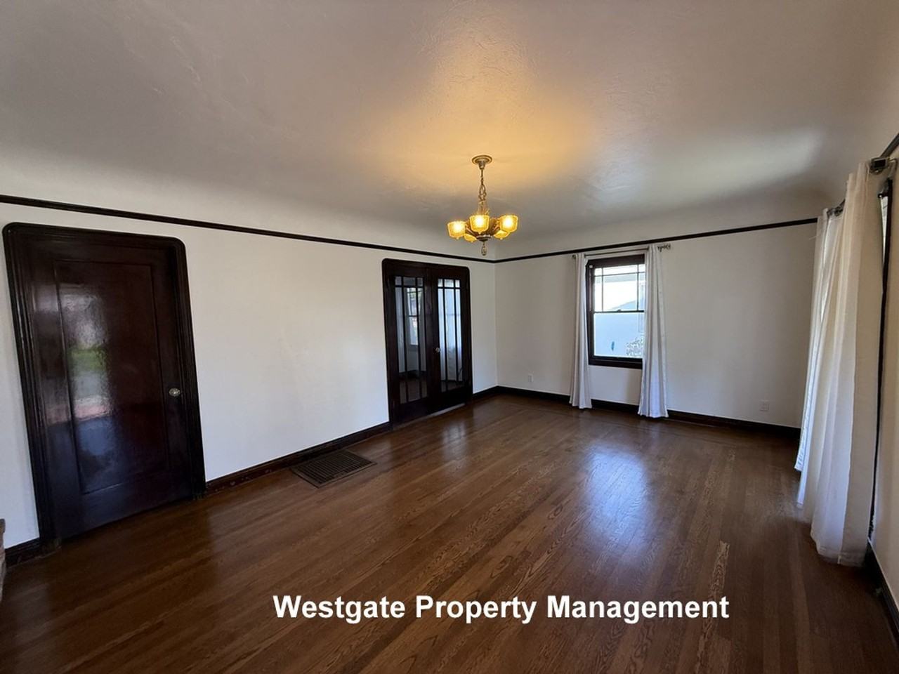 626 E St - Photo 3 of 17