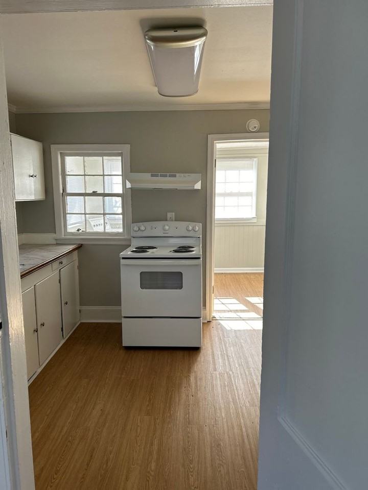 710 1/2 W 2nd Ave - Photo 4 of 9