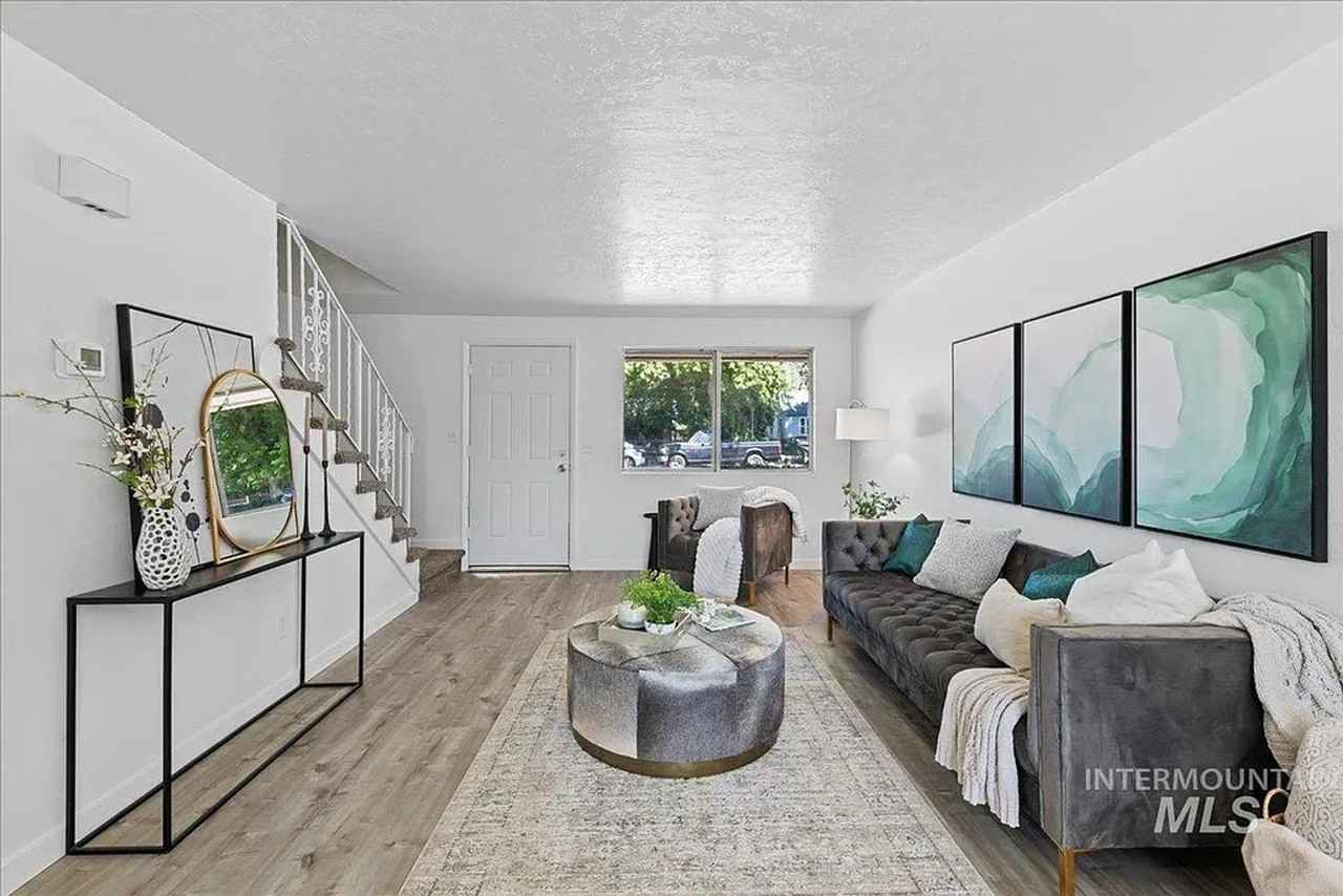 4809-4815 W Targee St - Photo 3 of 12