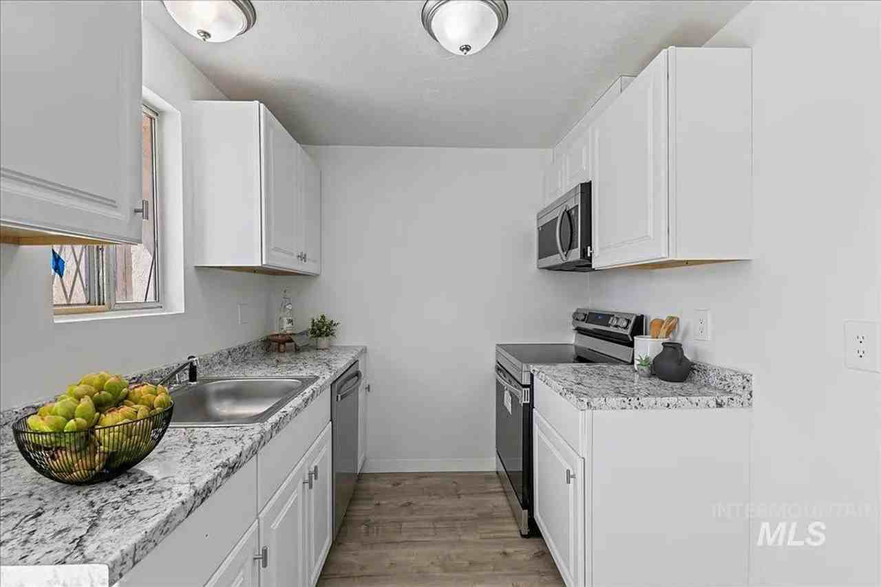 4809-4815 W Targee St - Photo 6 of 12