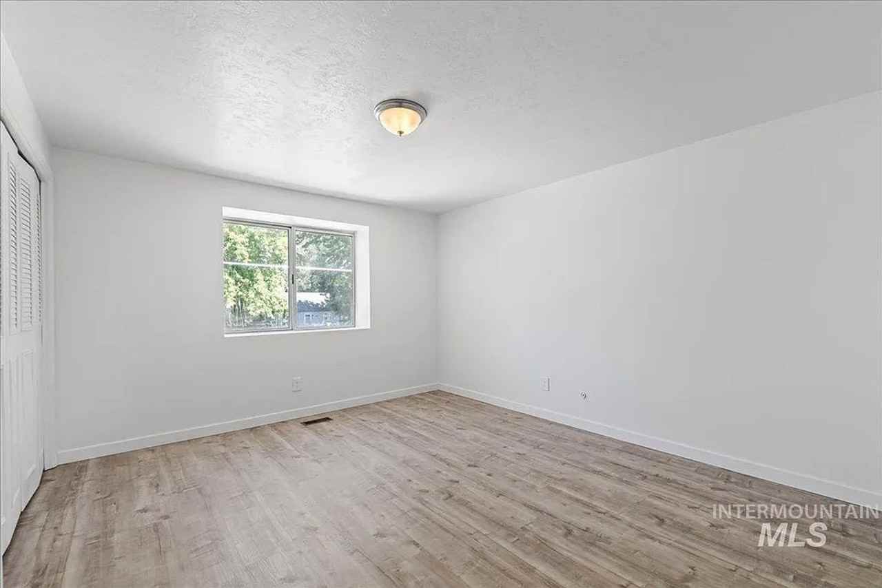 4809-4815 W Targee St - Photo 7 of 12