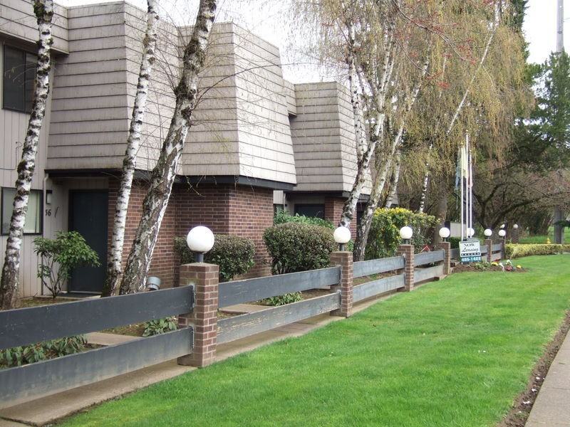 Rivertowne Apartments - Photo 2 of 8