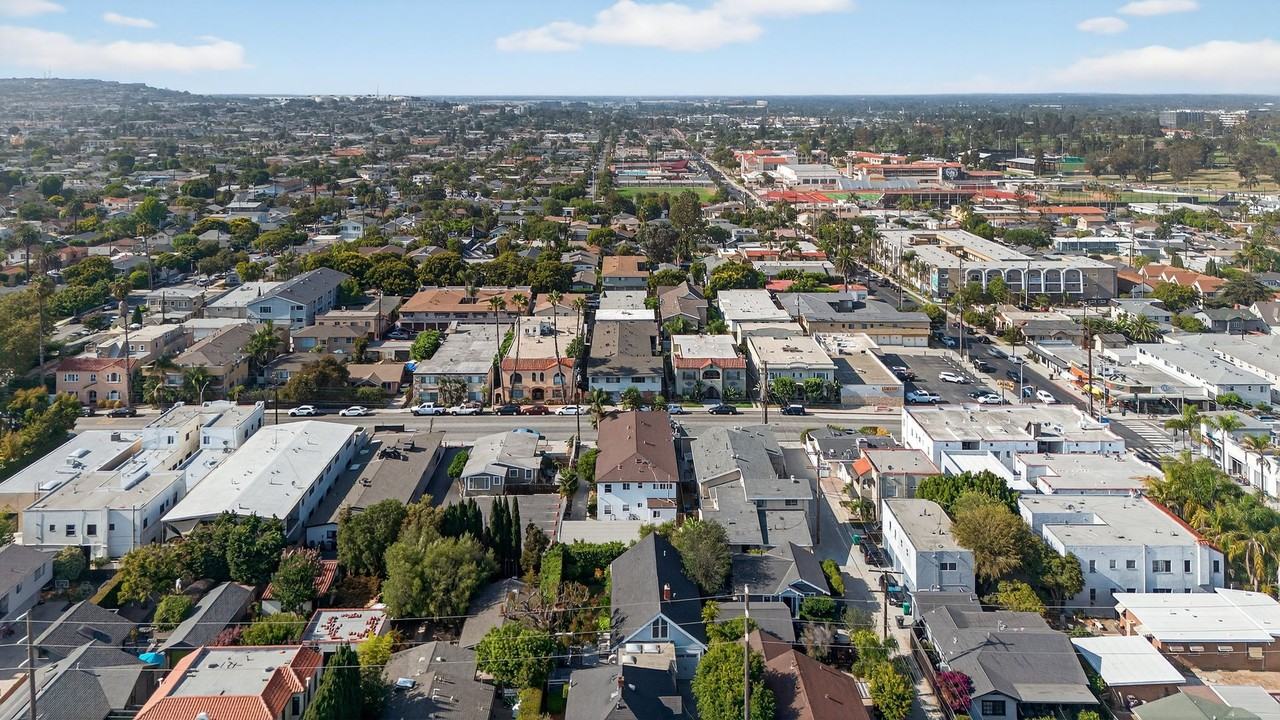 4308 E 4th Street - Photo 3 of 5