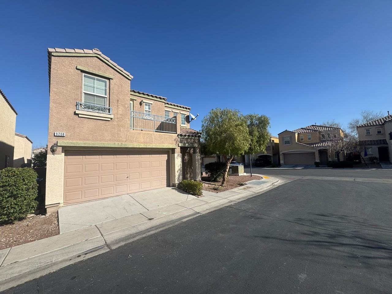 9208 Nerone Ave - Photo 3 of 40