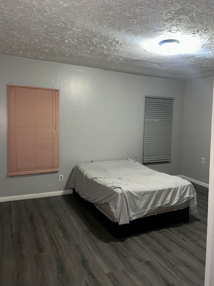 5410 Winchester Ave - Photo 3 of 15