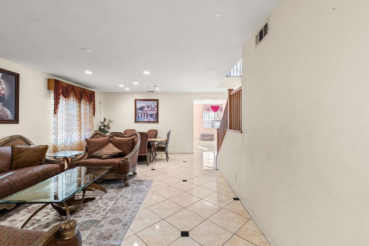 5834 Seminole Way - Photo 5 of 25