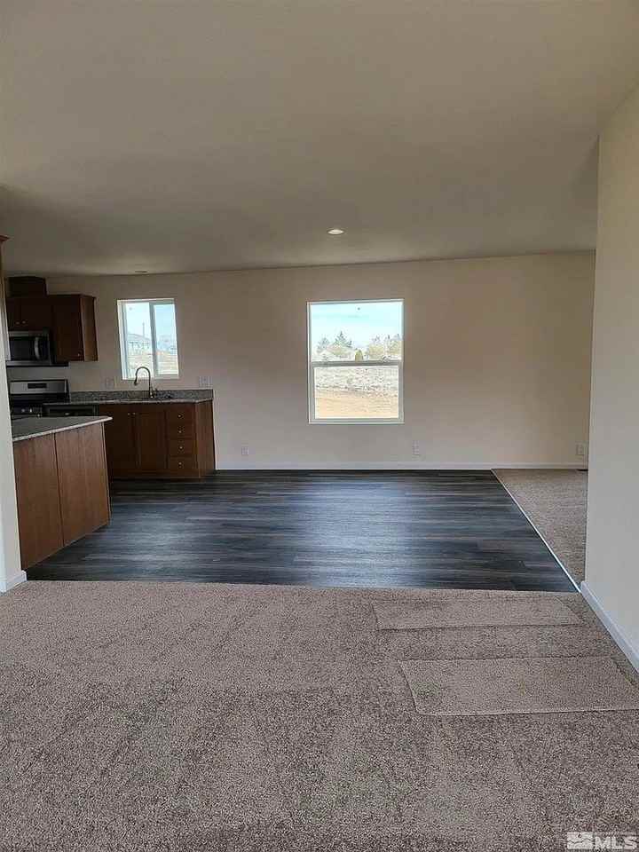 222 Elizabeth Ln - Photo 5 of 32