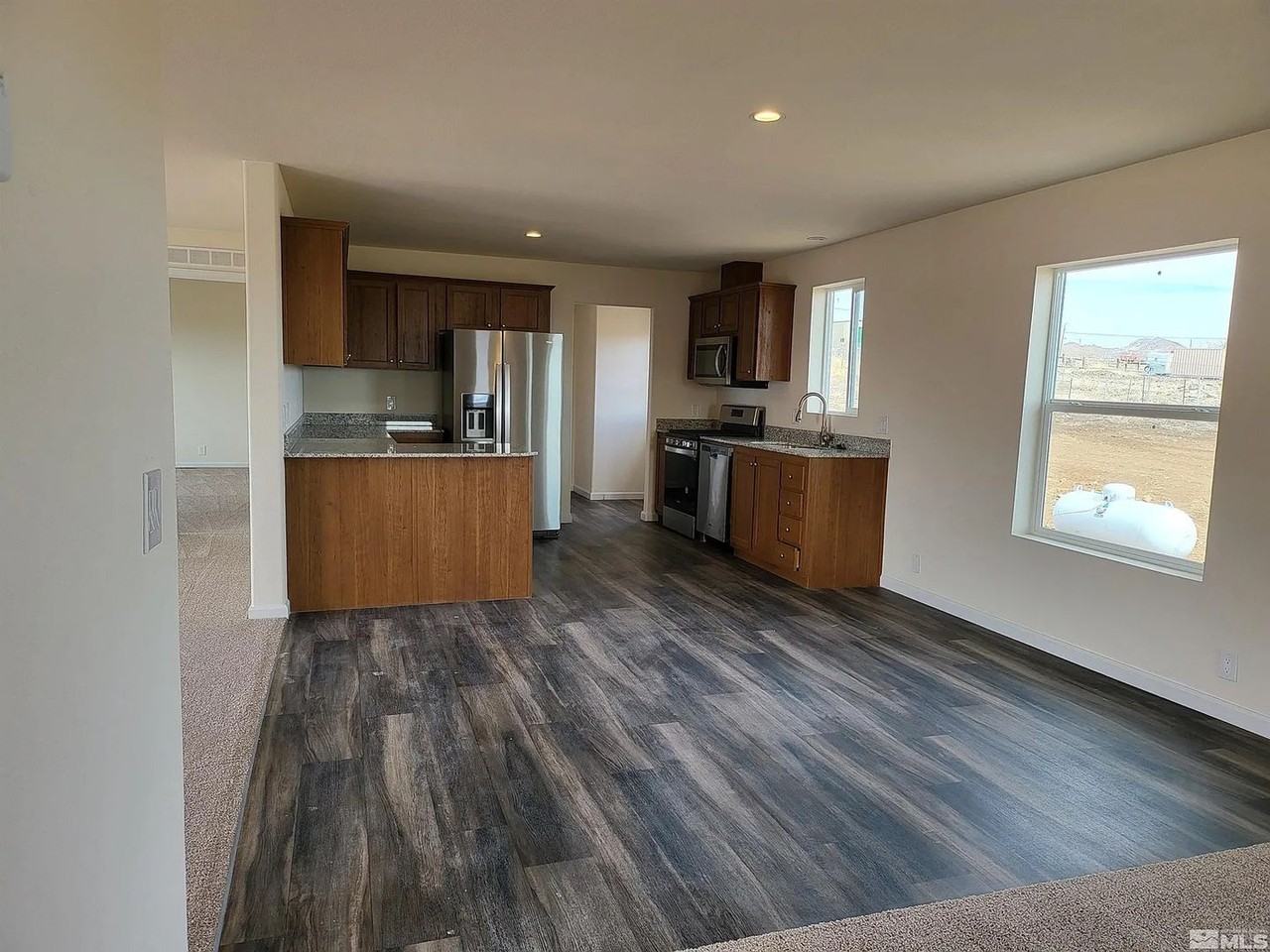 222 Elizabeth Ln - Photo 6 of 32