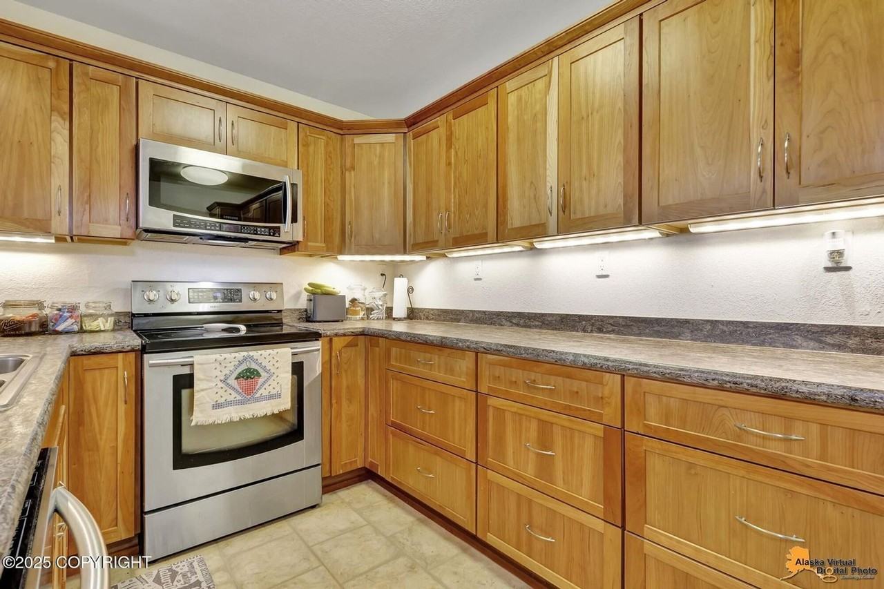 1300 W 7th Ave - Photo 7 of 17