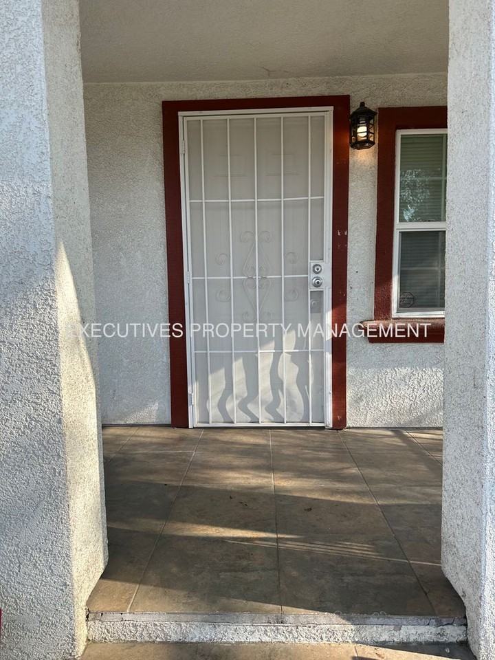 1922 Martin Luther King Jr Way - Photo 2 of 13