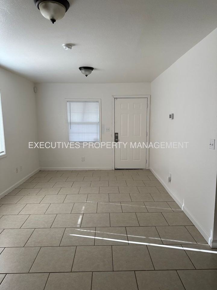 1922 Martin Luther King Jr Way - Photo 3 of 13