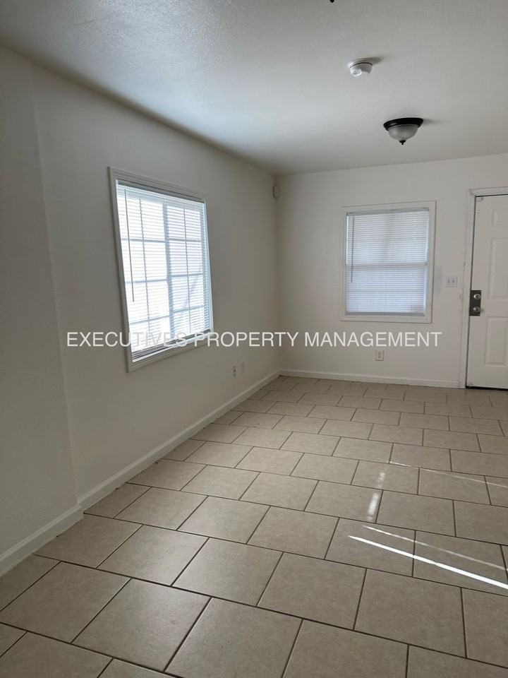 1922 Martin Luther King Jr Way - Photo 4 of 13