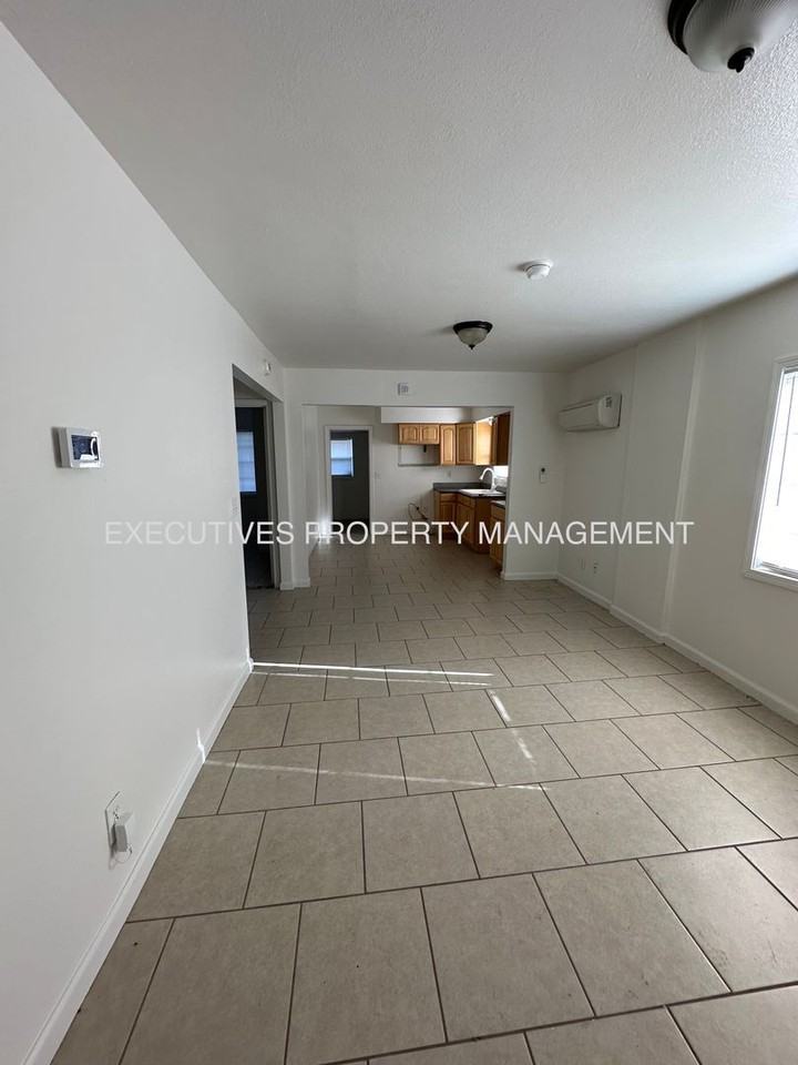 1922 Martin Luther King Jr Way - Photo 5 of 13