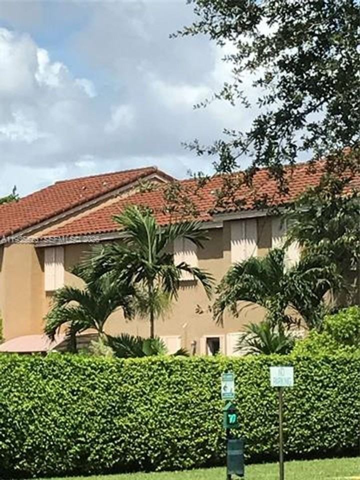 10872 10872 SW 89th St th 10872 - Photo 2 of 27
