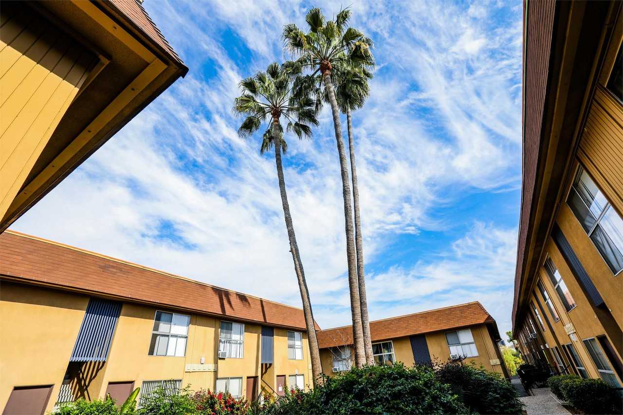 Rolando Court Apartments - Photo 4 of 27