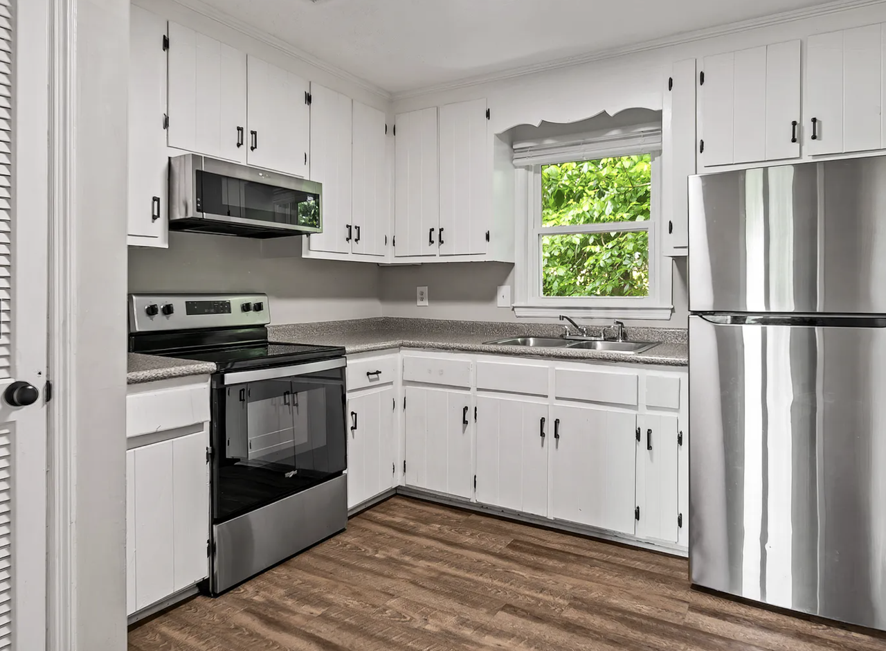 230 China Street - Photo 3 of 8