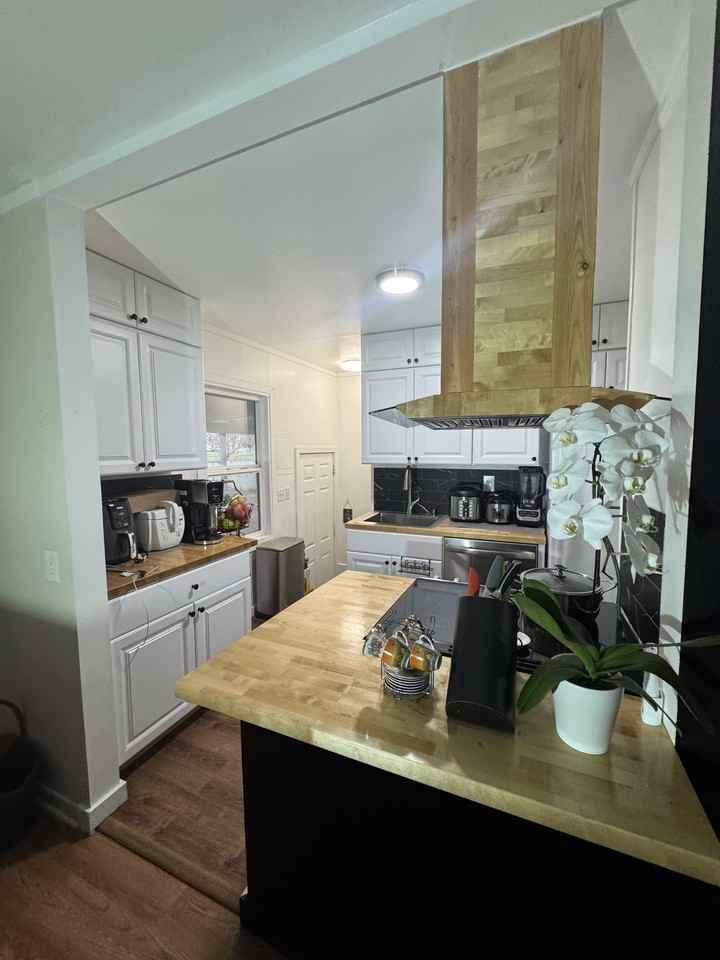 998 - 213/215 Casey Avenue - Photo 2 of 9